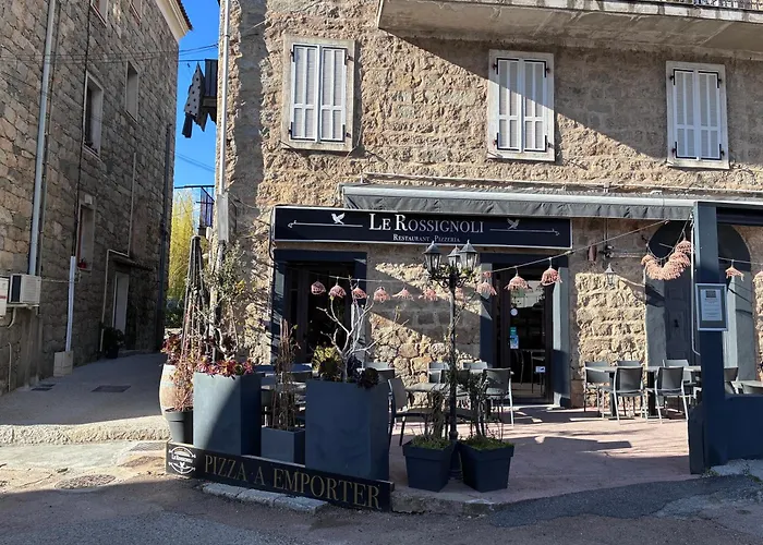 Sainte Lucie De Tallano,2 Personnes Au Centre Du Village *