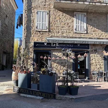 Sainte Lucie De Tallano,2 Personnes Au Centre Du Village *
